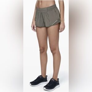 Lululemon size 12 hotty hot shorts in olive green